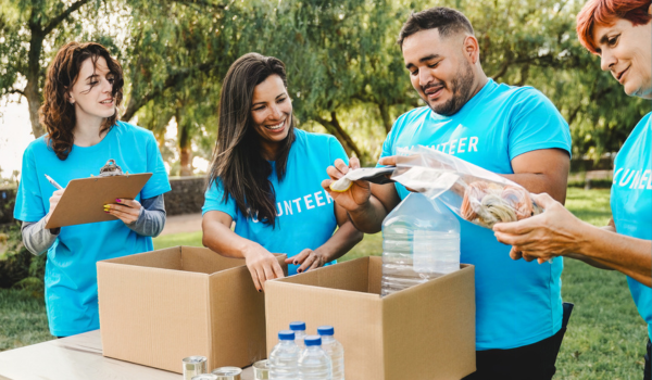 7 Proven Ways Volunteer Engagement Boosts Donor Giving